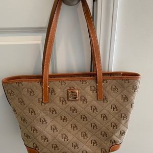 Dooney and bourke purse